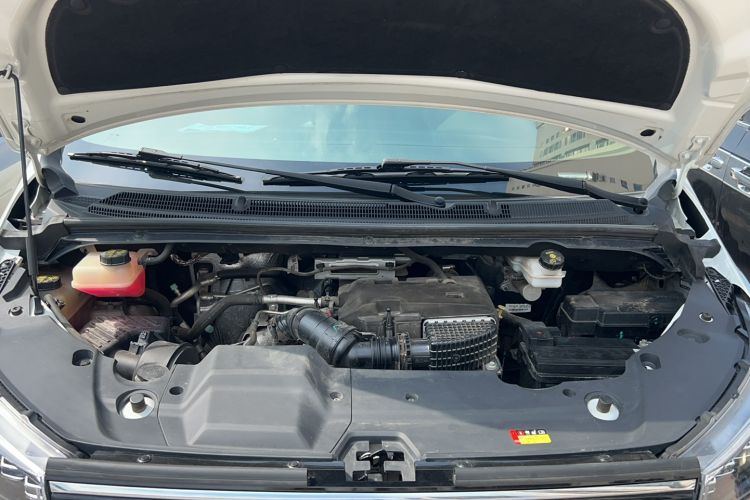 Used SAIC MAXUS G20 2023 Facelift PLUS 2.0T Diesel Automatic Luxury Edition Engine Bay
