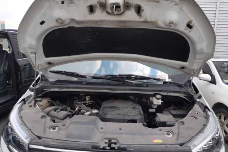 Used SAIC MAXUS G20 2023 Facelifted ES 2.0T Gasoline Automatic Value Edition Engine Bay
