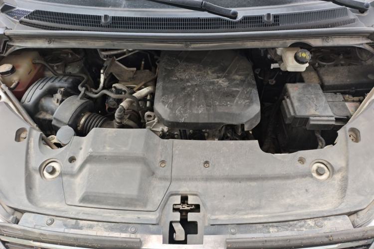 Used SAIC MAXUS G20 2023 Facelifted ES 2.0T Gasoline Automatic Value Edition Engine Bay