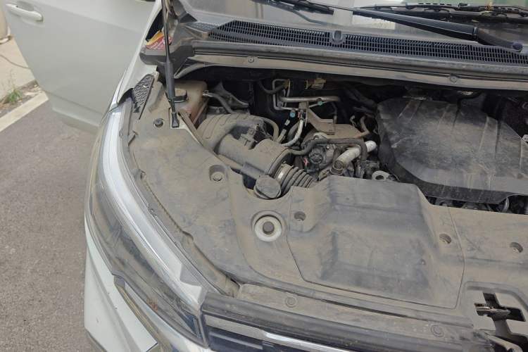 Used SAIC MAXUS G20 2023 Facelifted ES 2.0T Gasoline Automatic Value Edition Engine Bay Right