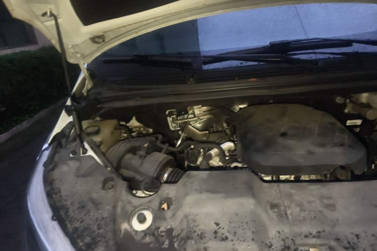 Used SAIC MAXUS G20 2023 Facelifted PLUS 2.0T Gasoline Automatic Luxury Edition Engine Bay Right