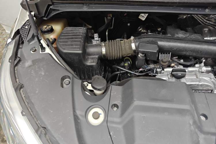 Used SAIC MAXUS G20 2023 ES 2.0T Gasoline Automatic Value Edition Engine Bay Right