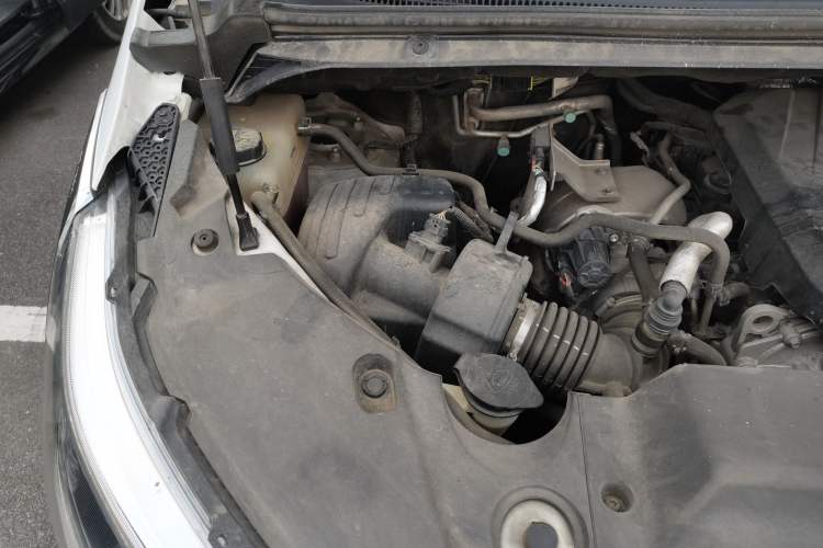 Used SAIC MAXUS G20 2023 Facelifted ES 2.0T Gasoline Automatic Value Edition Engine Bay Right
