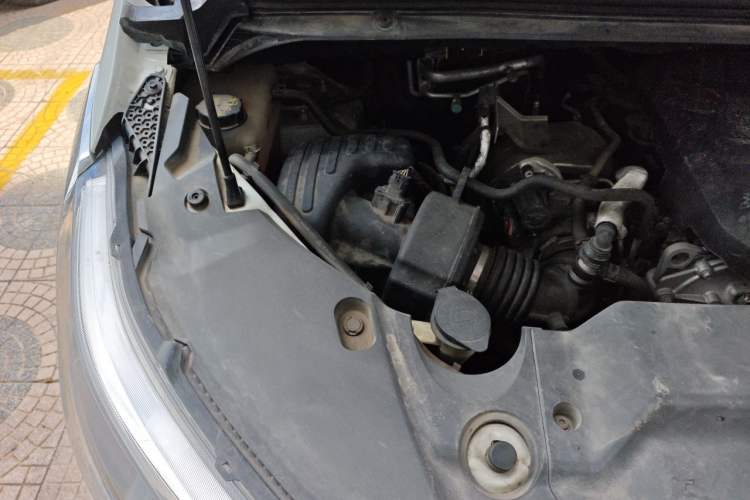 Used SAIC MAXUS G20 2023 Facelifted ES 2.0T Gasoline Automatic Value Edition Engine Bay Right