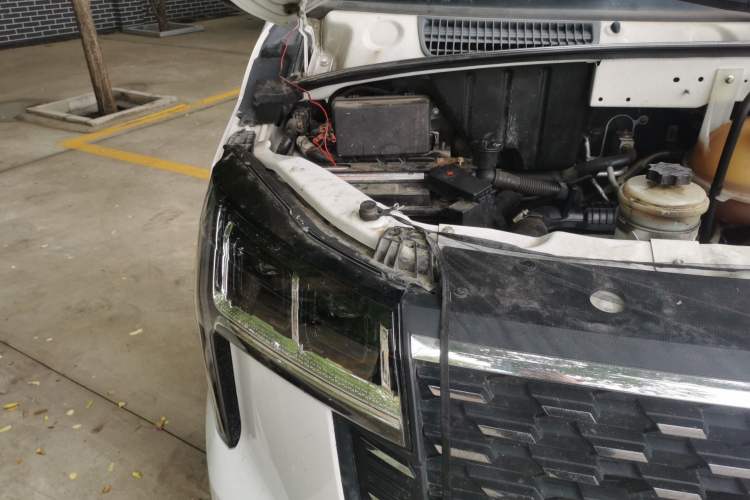 Used SAIC MAXUS G20 2023 ES 2.0T Diesel Manual Value Edition Engine Bay Right