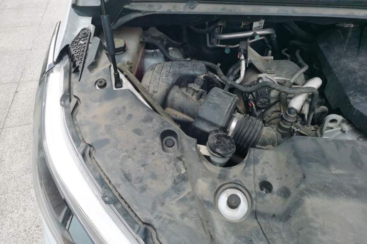 Used SAIC MAXUS G20 2023 Facelifted ES 2.0T Gasoline Automatic Value Edition Engine Bay Right