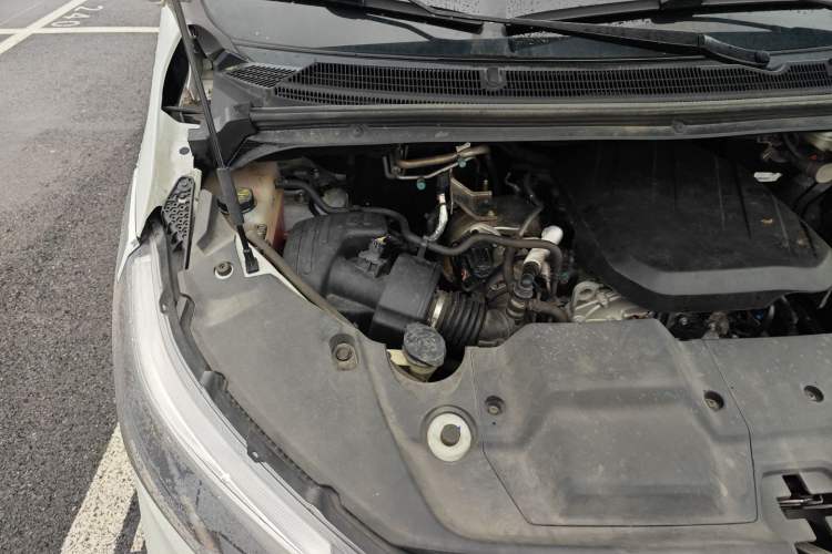 Used SAIC MAXUS G20 2023 Facelifted ES 2.0T Gasoline Automatic Value Edition Engine Bay Right