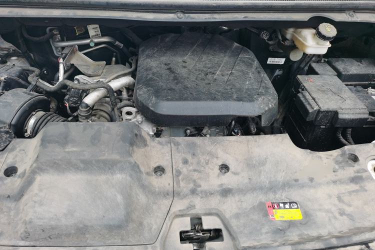 Used SAIC MAXUS G20 2023 Facelifted ES 2.0T Gasoline Automatic Value Edition Engine Bay