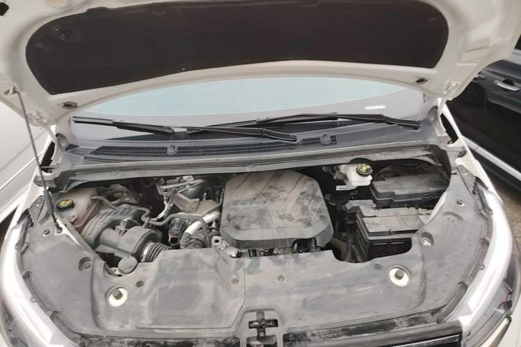 Used SAIC MAXUS G20 2023 Facelifted PLUS 2.0T Gasoline Automatic Luxury Edition Engine Bay