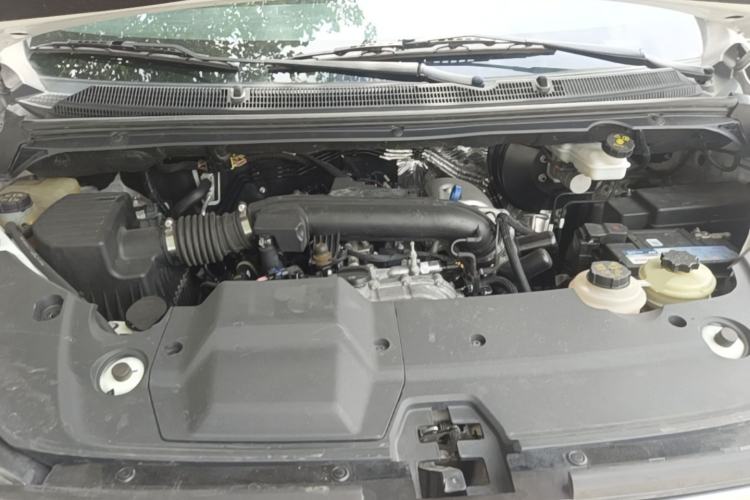 Used SAIC MAXUS G20 2023 ES 2.0T Gasoline Automatic Value Edition Engine Bay