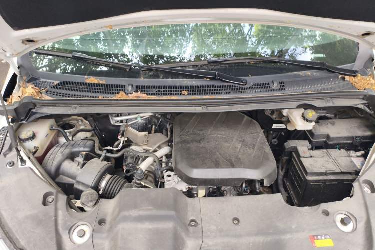 Used SAIC MAXUS G20 2023 Facelifted PLUS 2.0T Gasoline Automatic Luxury Edition Engine Bay