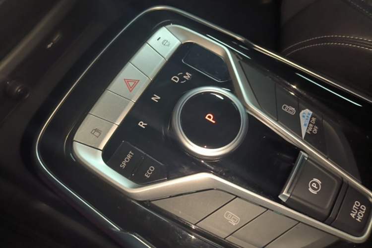 Used SAIC MAXUS G20 2023 PLUS 2.0T Gasoline Automatic Luxury Edition Gear Lever