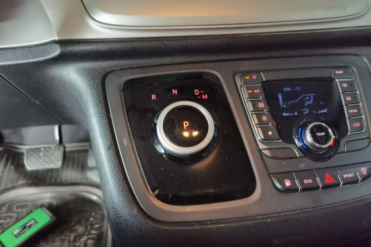 Used SAIC MAXUS G20 2023 Facelifted ES 2.0T Gasoline Automatic Value Edition Gear Lever