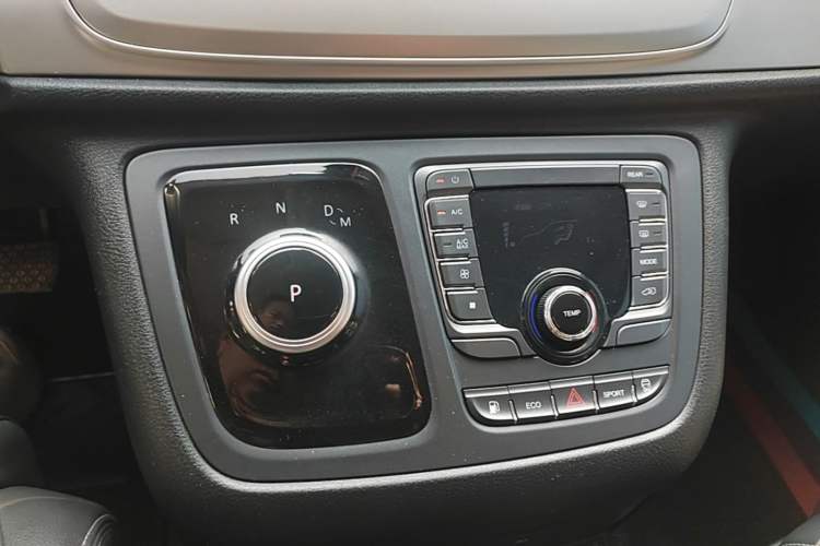 Used SAIC MAXUS G20 2023 Facelifted ES 2.0T Gasoline Automatic Value Edition Gear Lever