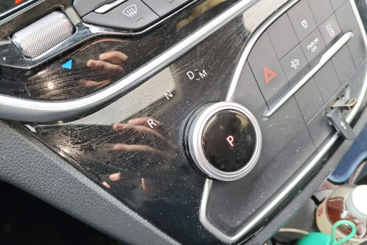 Used SAIC MAXUS G20 2023 Facelift PLUS 2.0T Diesel Automatic Luxury Edition Gear Lever