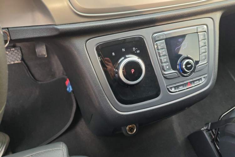 Used SAIC MAXUS G20 2023 ES 2.0T Gasoline Automatic Value Edition Gear Lever