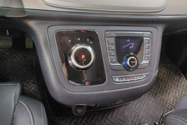 Used SAIC MAXUS G20 2023 Facelifted ES 2.0T Gasoline Automatic Value Edition Gear Lever