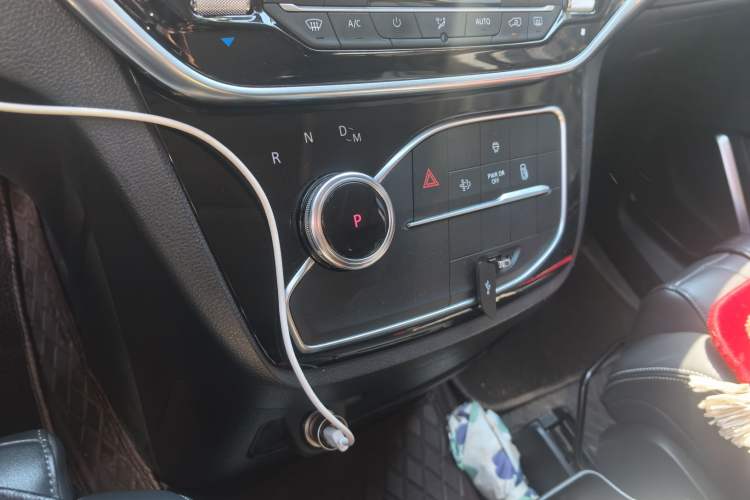 Used SAIC MAXUS G20 2023 Facelift PLUS 2.0T Diesel Automatic Luxury Edition Gear Lever