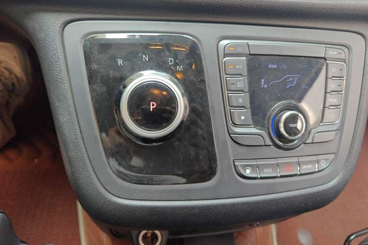 Used SAIC MAXUS G20 2023 Facelifted ES 2.0T Gasoline Automatic Value Edition Gear Lever
