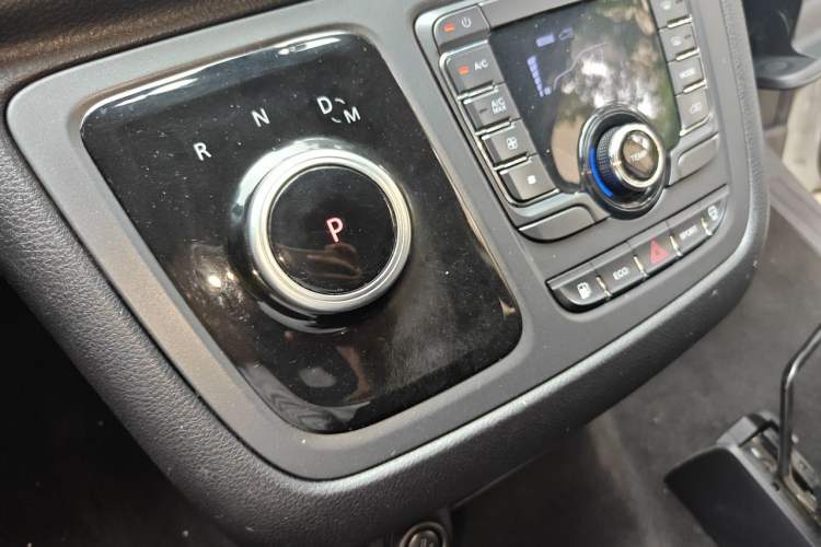 Used SAIC MAXUS G20 2023 ES 2.0T Gasoline Automatic Value Edition Gear Lever