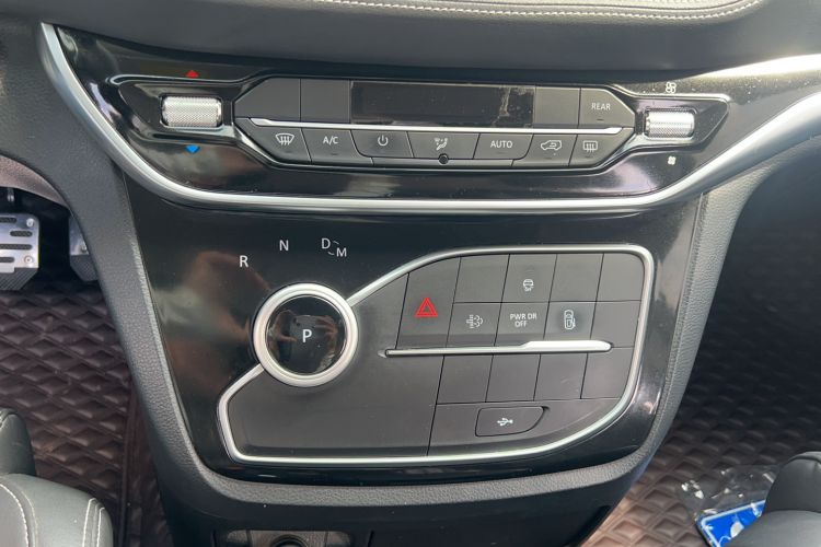 Used SAIC MAXUS G20 2023 Facelift PLUS 2.0T Diesel Automatic Luxury Edition Gear Lever