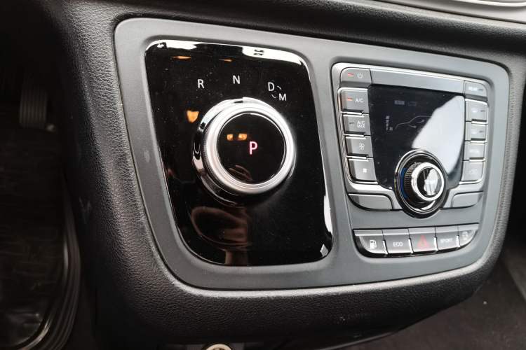 Used SAIC MAXUS G20 2023 Facelifted ES 2.0T Gasoline Automatic Value Edition Gear Lever
