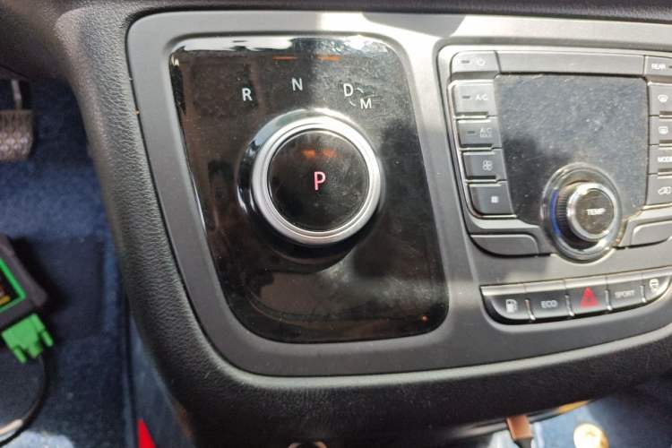 Used SAIC MAXUS G20 2023 Facelifted ES 2.0T Gasoline Automatic Value Edition Gear Lever