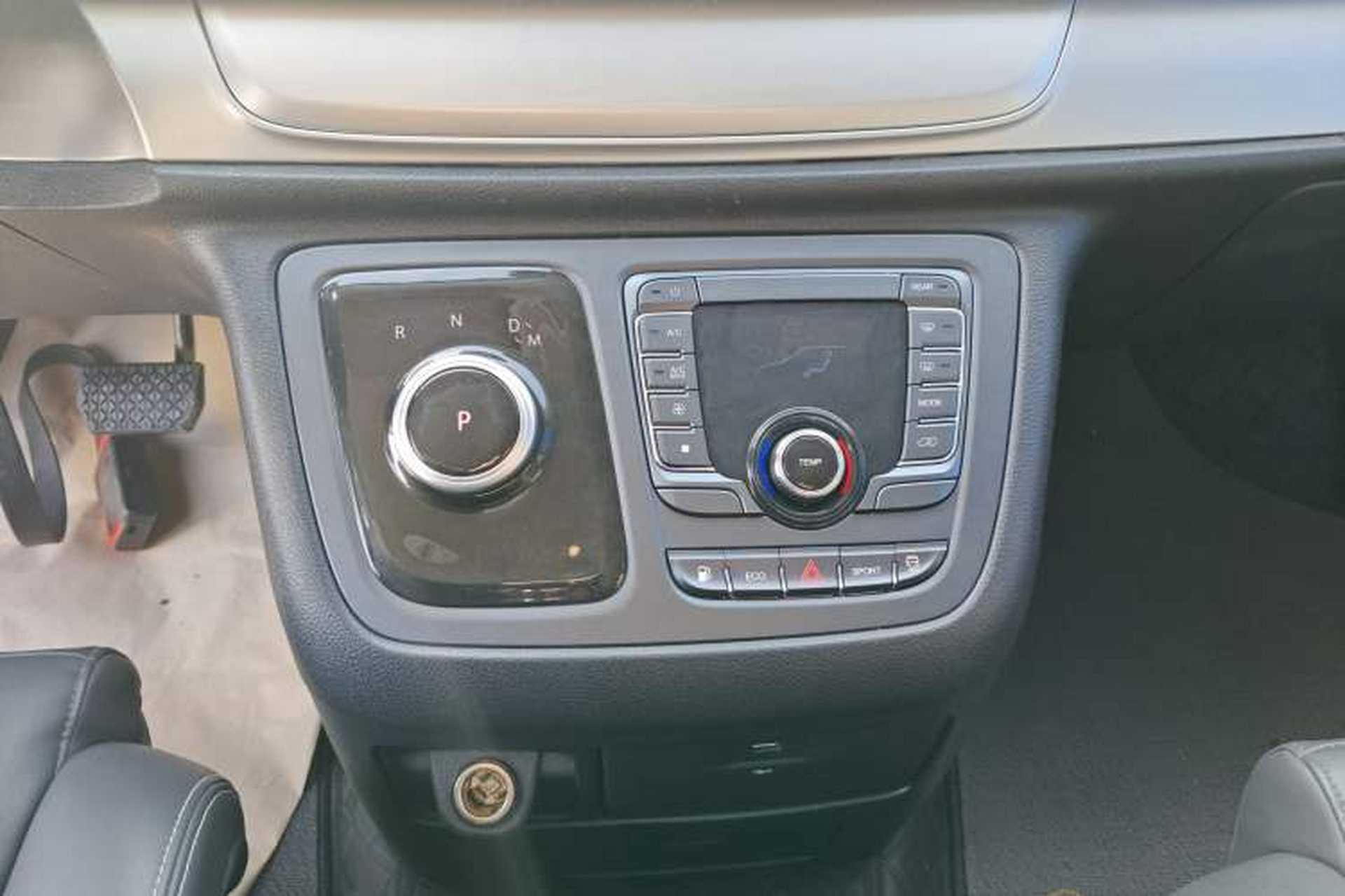 Used SAIC MAXUS G20 2023 Facelifted ES 2.0T Gasoline Automatic Value Edition Gear Lever