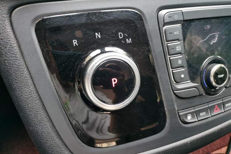 Used SAIC MAXUS G20 2023 Facelifted ES 2.0T Gasoline Automatic Value Edition Gear Lever