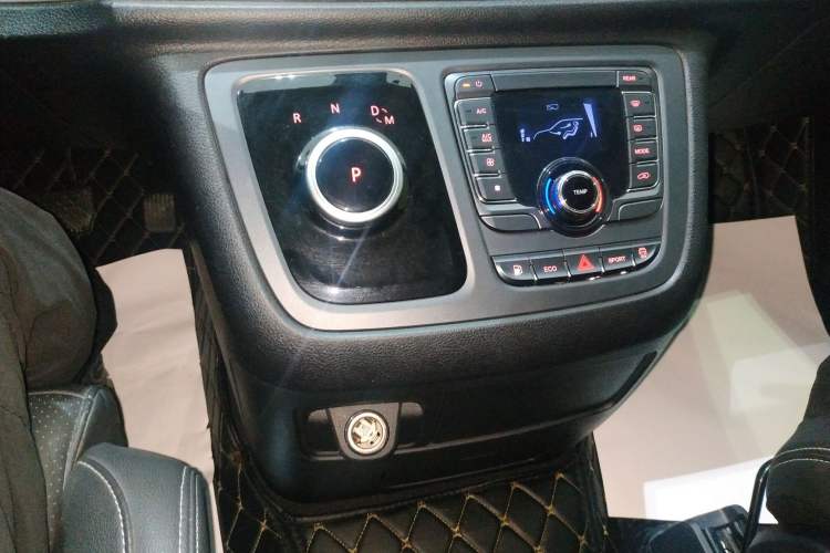 Used SAIC MAXUS G20 2023 ES 2.0T Gasoline Automatic Value Edition Gear Lever