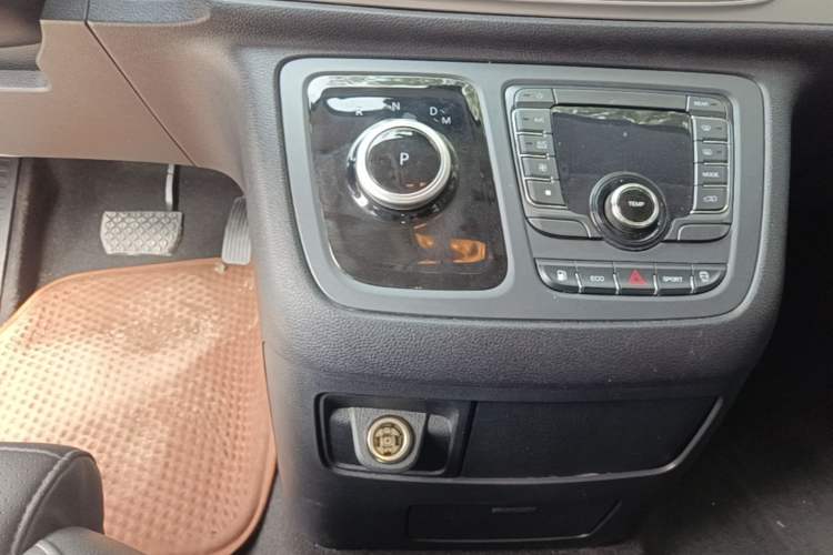 Used SAIC MAXUS G20 2023 ES 2.0T Gasoline Automatic Value Edition Gear Lever