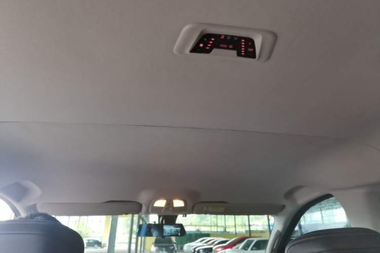 Used SAIC MAXUS G20 2023 Facelifted ES 2.0T Gasoline Automatic Value Edition Headliner