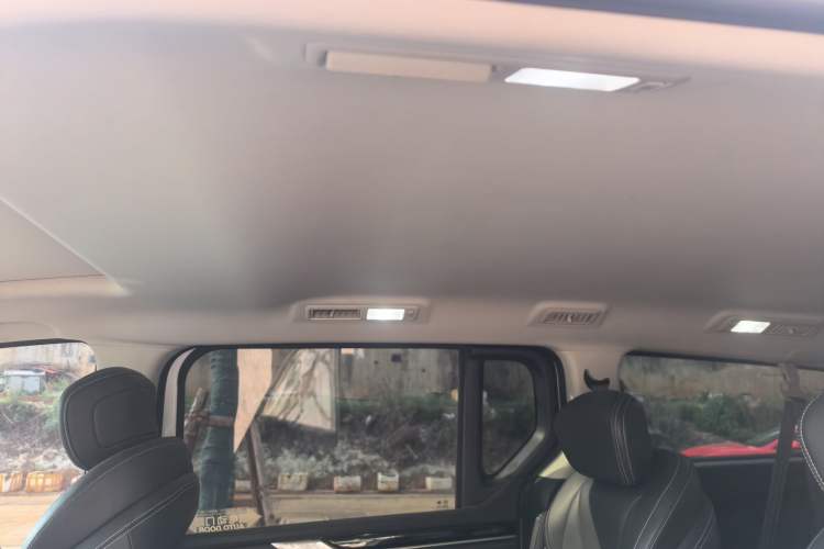 Used SAIC MAXUS G20 2023 Facelift PLUS 2.0T Diesel Automatic Luxury Edition Headliner