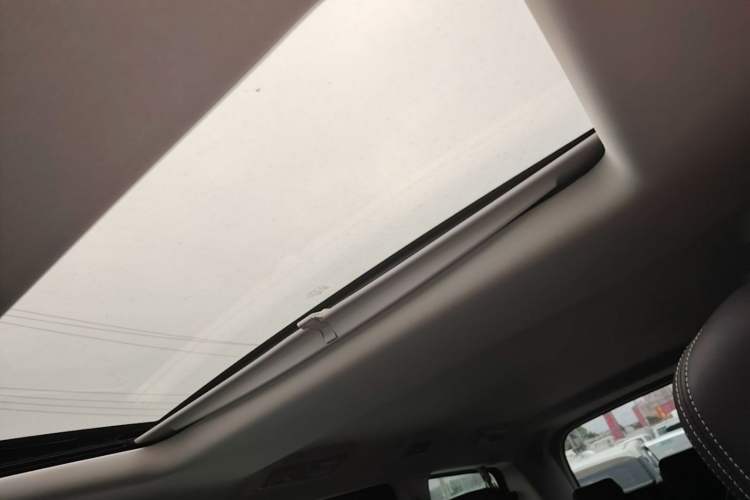 Used SAIC MAXUS G20 2023 Facelifted PLUS 2.0T Gasoline Automatic Luxury Edition Headliner