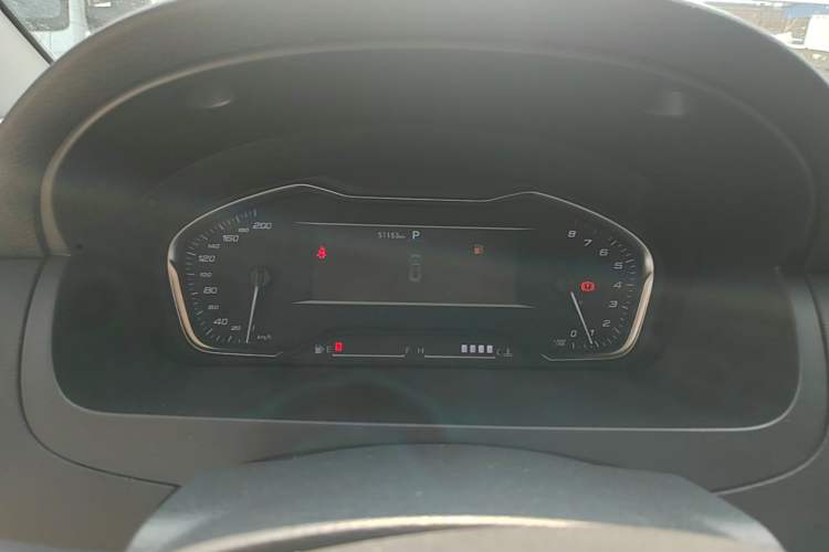 Used SAIC MAXUS G20 2023 Facelifted ES 2.0T Gasoline Automatic Value Edition Instrument Cluster