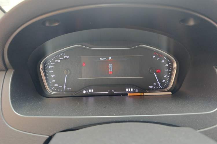 Used SAIC MAXUS G20 2023 Facelifted ES 2.0T Gasoline Automatic Value Edition Instrument Cluster