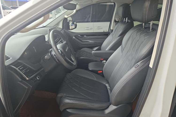Used SAIC MAXUS G20 2023 PLUS 2.0T Diesel Automatic Luxury Edition Interior 2