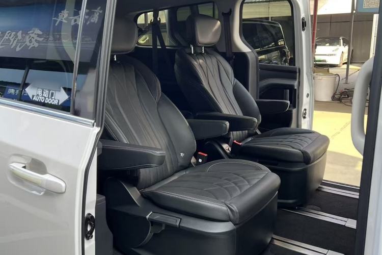 Used SAIC MAXUS G20 2023 Facelifted PLUS 2.0T Gasoline Automatic Luxury Edition Interior 3
