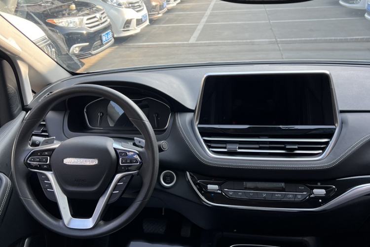 Used SAIC MAXUS G20 2023 Facelifted PLUS 2.0T Gasoline Automatic Luxury Edition Interior 6