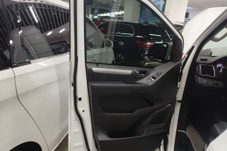Used SAIC MAXUS G20 2023 Facelifted ES 2.0T Diesel Manual - Exceptional Value Edition Left Front Door Interior