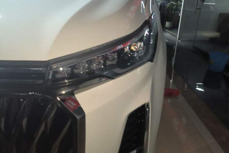 Used SAIC MAXUS G20 2023 PLUS 2.0T Gasoline Automatic Luxury Edition Left Front Headlight