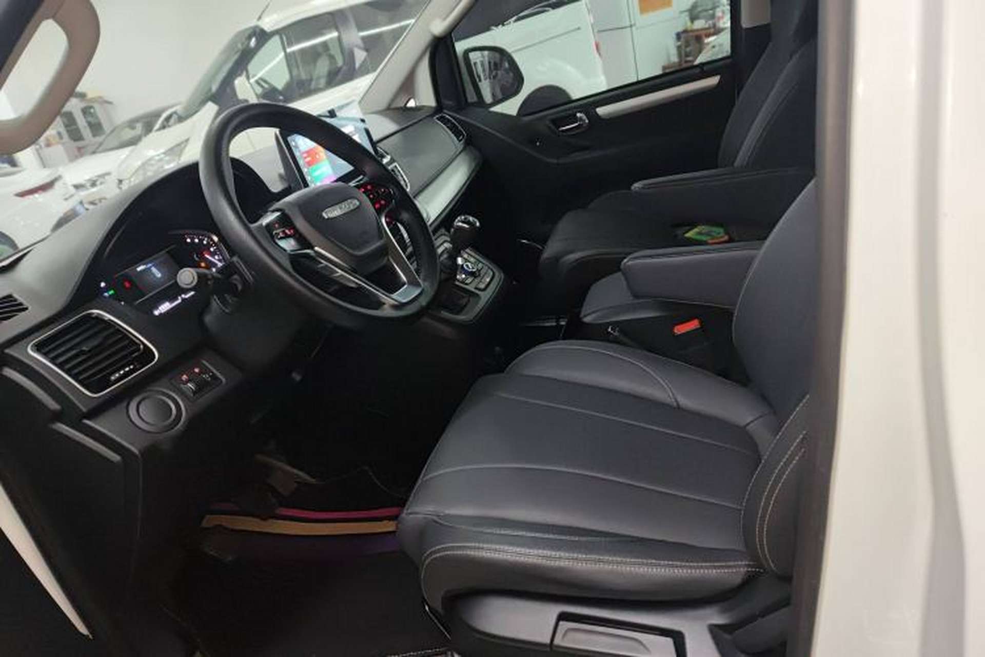 Used SAIC MAXUS G20 2023 Facelifted ES 2.0T Diesel Manual - Exceptional Value Edition Left Front Seat