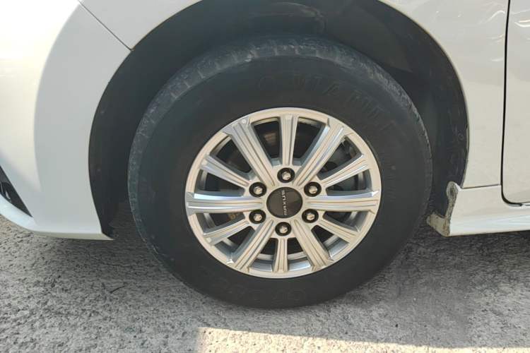 Used SAIC MAXUS G20 2023 Facelifted ES 2.0T Gasoline Automatic Value Edition Left Front Wheel Hub