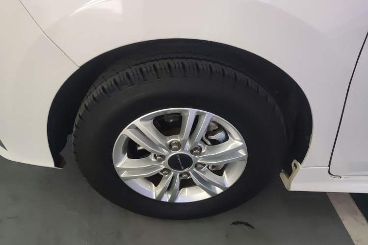 Used SAIC MAXUS G20 2023 ES 2.0T Gasoline Automatic Value Edition Left Front Wheel Hub