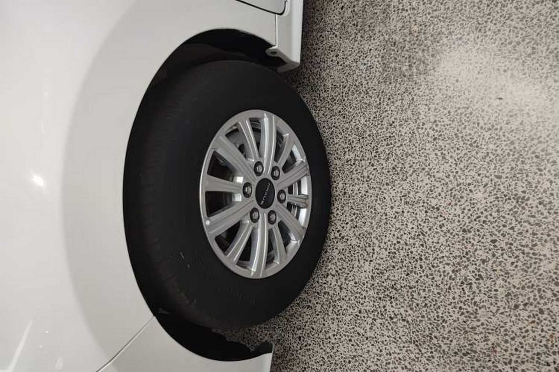 Used SAIC MAXUS G20 2023 Facelifted ES 2.0T Diesel Manual - Exceptional Value Edition Left Front Wheel Hub