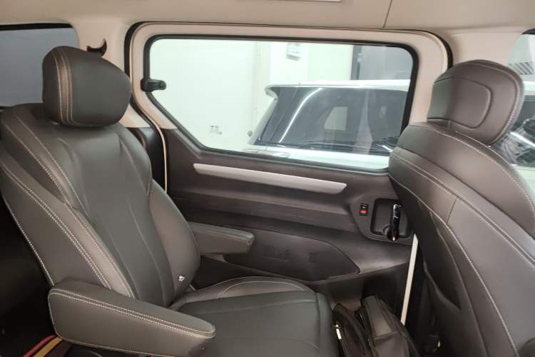 Used SAIC MAXUS G20 2023 Facelifted ES 2.0T Diesel Manual - Exceptional Value Edition Left Rear Door Interior