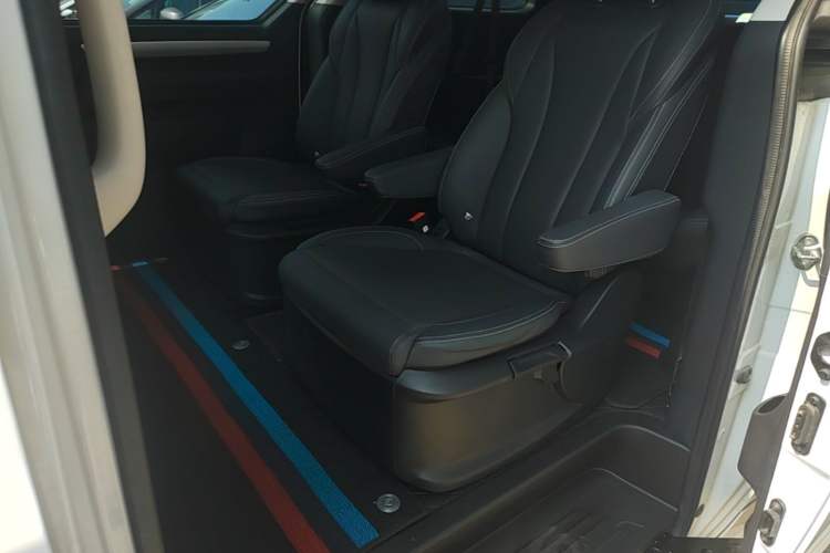 Used SAIC MAXUS G20 2023 Facelifted ES 2.0T Gasoline Automatic Value Edition Left Rear Seat