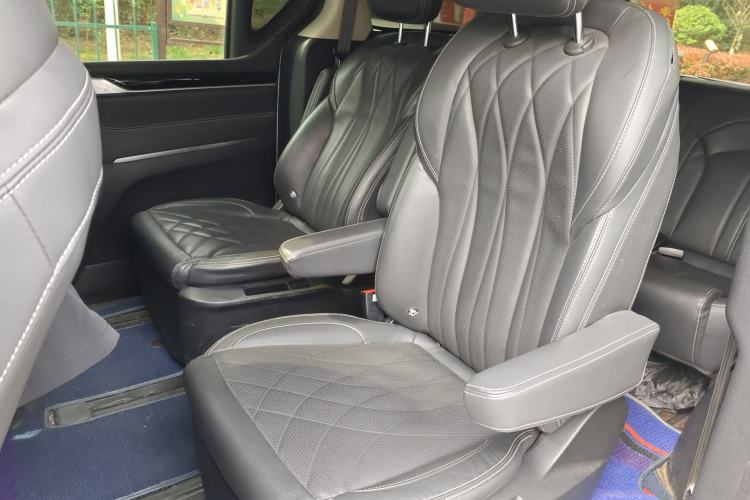 Used SAIC MAXUS G20 2023 Facelift PLUS 2.0T Diesel Automatic Luxury Edition Left Rear Seat