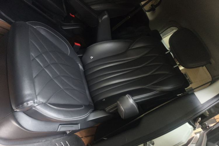 Used SAIC MAXUS G20 2023 Facelifted PLUS 2.0T Gasoline Automatic Luxury Edition Left Rear Seat