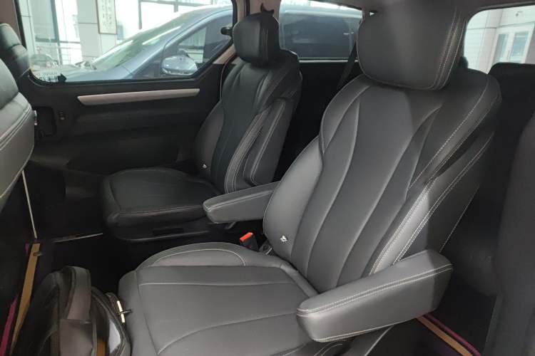 Used SAIC MAXUS G20 2023 Facelifted ES 2.0T Diesel Manual - Exceptional Value Edition Left Rear Seat